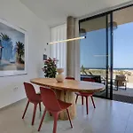 Kokomo Beachfront *