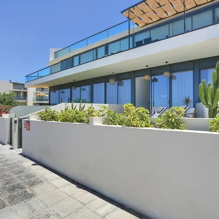 Kokomo Beachfront Apartment *